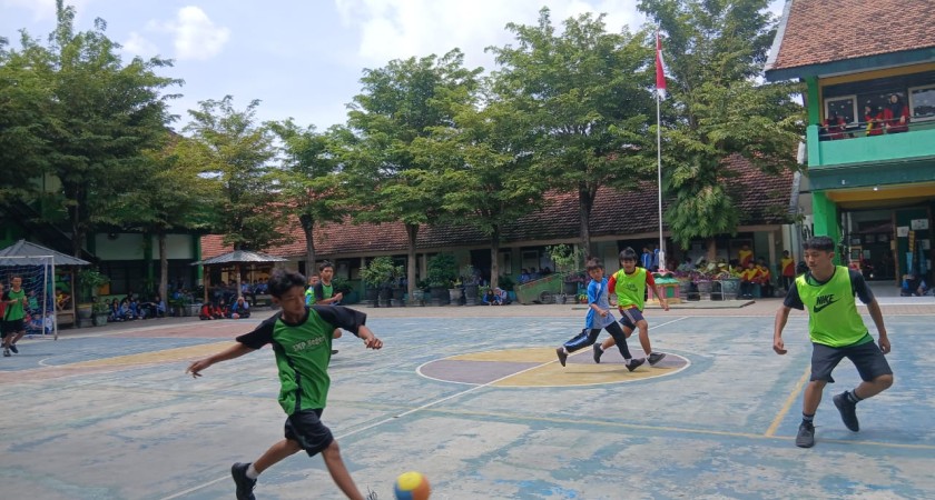 Semangat Sportivitas Menggema dalam Lomba Futsal Antar Kelas SMP Negeri 1 Papar