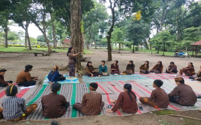 Menumbuhkan Generasi Hindu Berkarakter, Pasraman Gabungan Digelar di Pelataran Candi Tegowangi